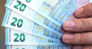 How buying your travel money on the right day could mean you get it £87 cheaper – the best time to exchange currency …