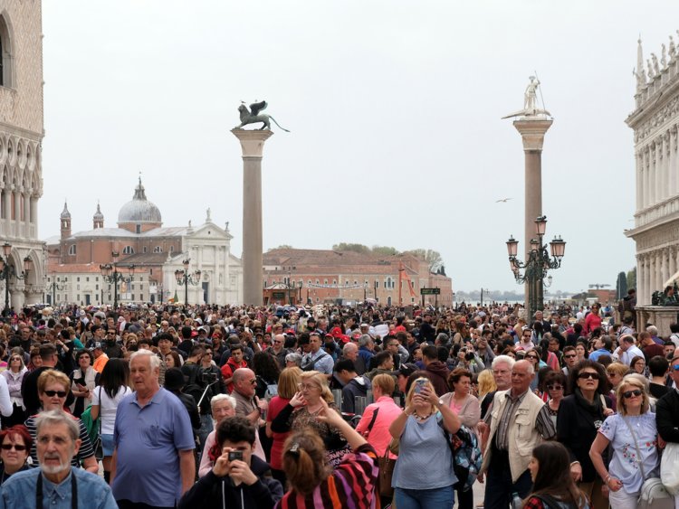 Venice Crowds St Marks Square